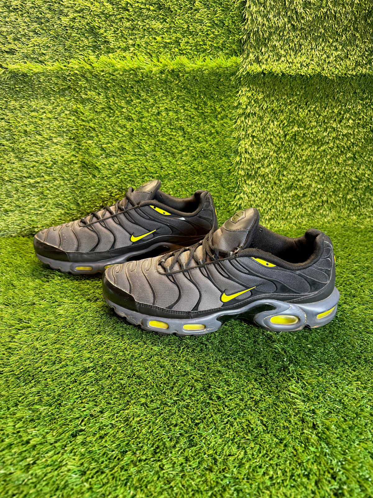 Nike TN "Smoked Grey Volt" - US 11
