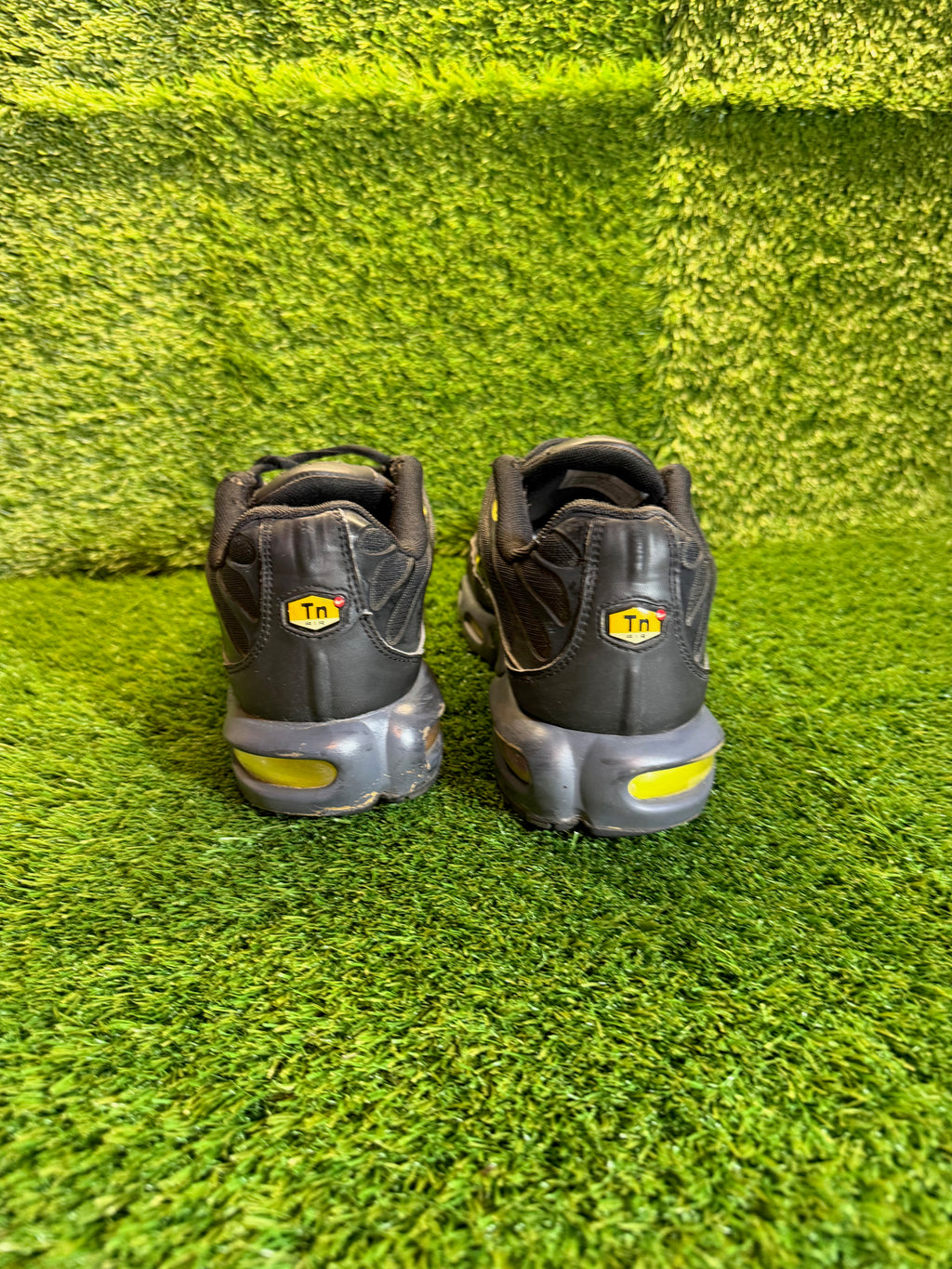 Nike TN "Smoked Grey Volt" - US 11