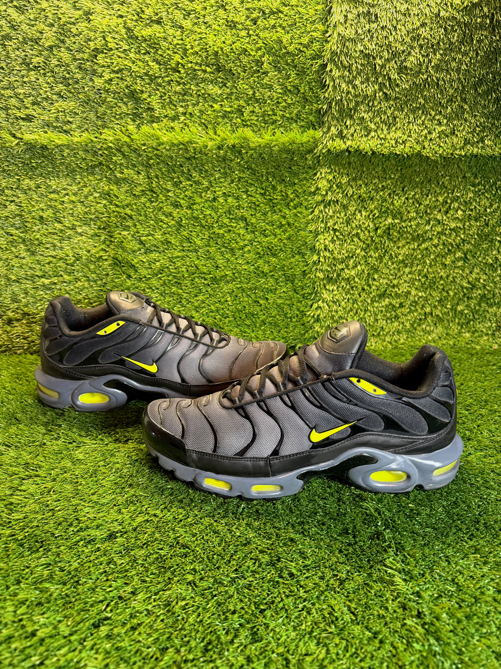 Nike Tn "Smoked Grey Volt" - US 11 x2