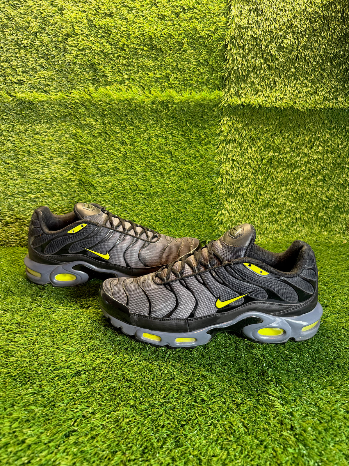 Nike Tn "Smoked Grey Volt" - US 11 x2