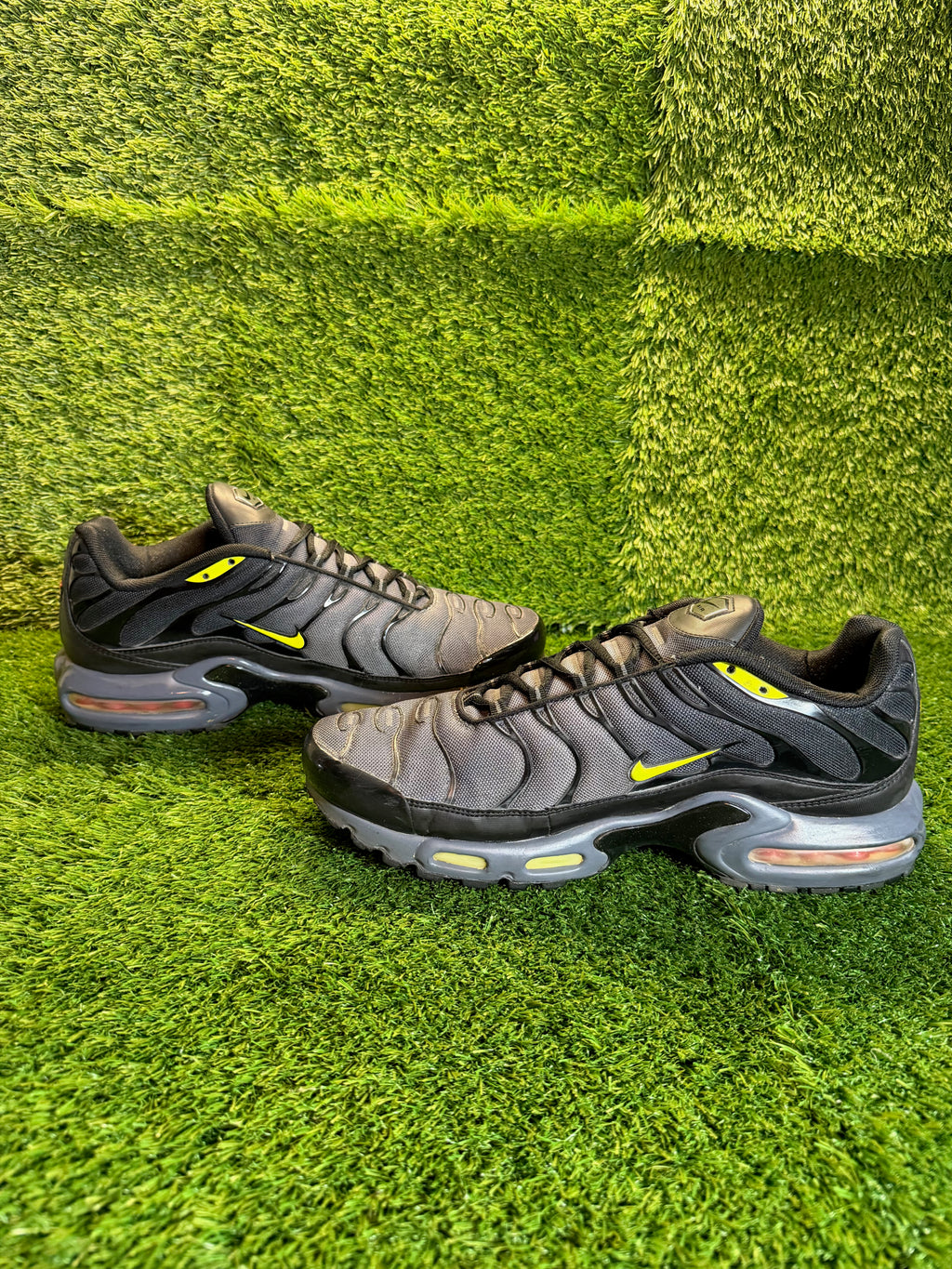 Nike Tn "Smoked Grey Volt" - US 11 x2