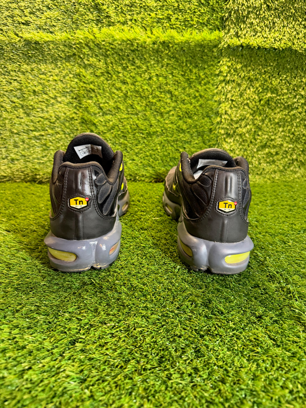 Nike Tn "Smoked Grey Volt" - US 11 x2