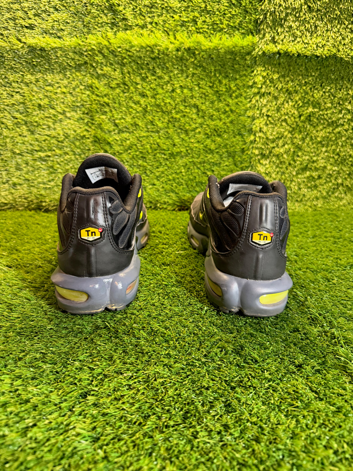 Nike Tn "Smoked Grey Volt" - US 11 x2