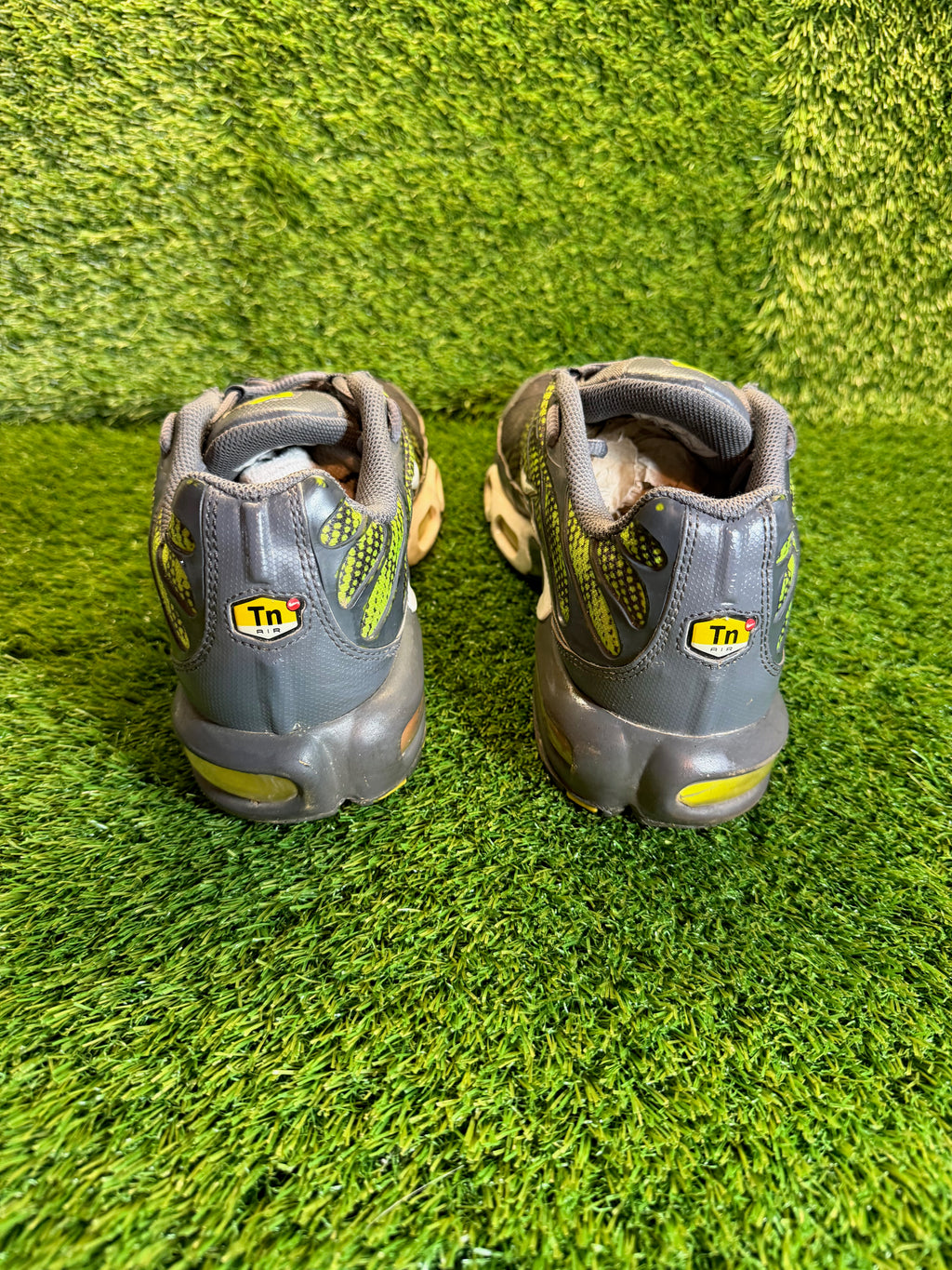 Nike Tn "2015 Dark Grey/White Volt" - US 9.5