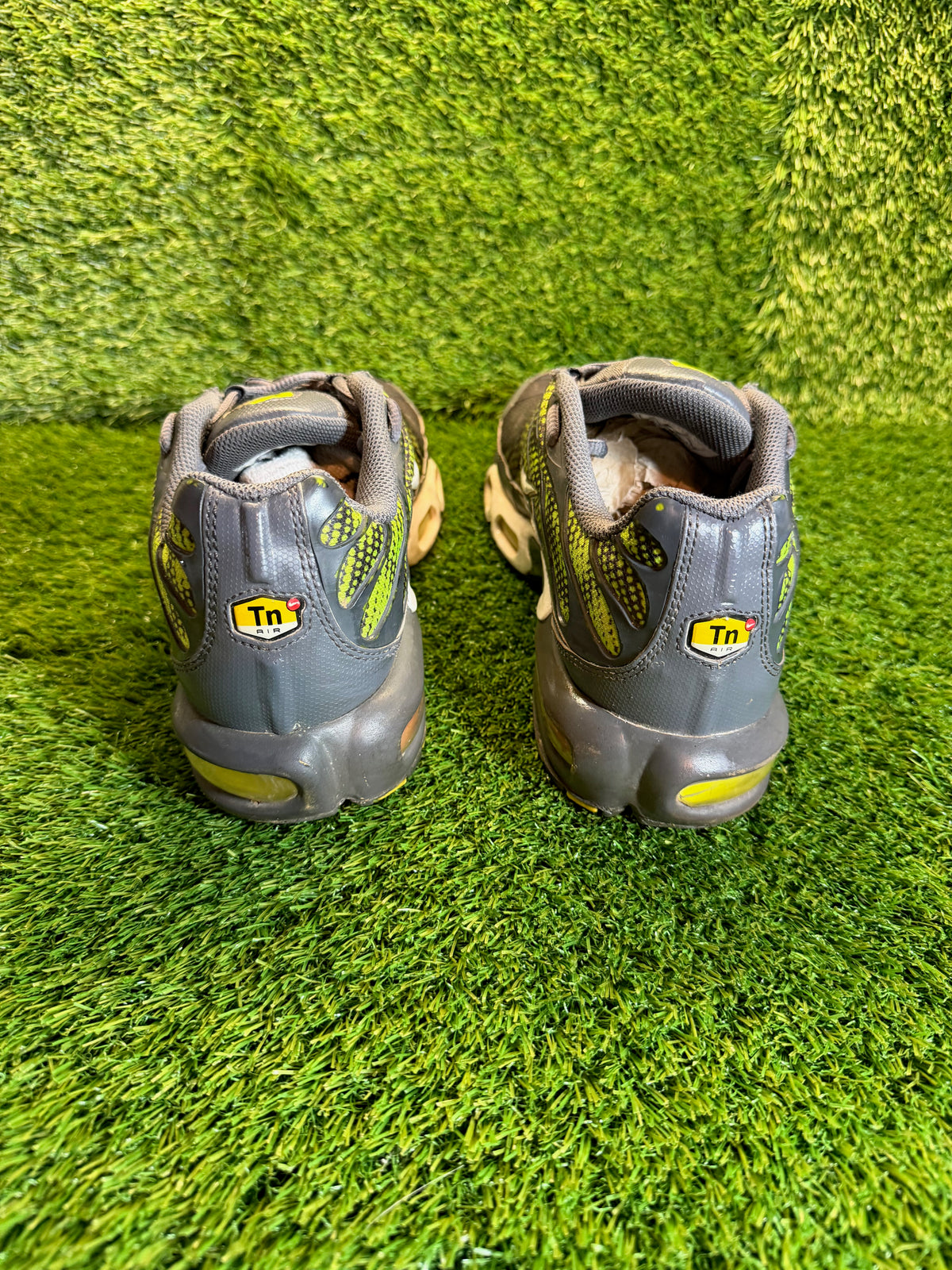 Nike Tn "2015 Dark Grey/White Volt" - US 9.5