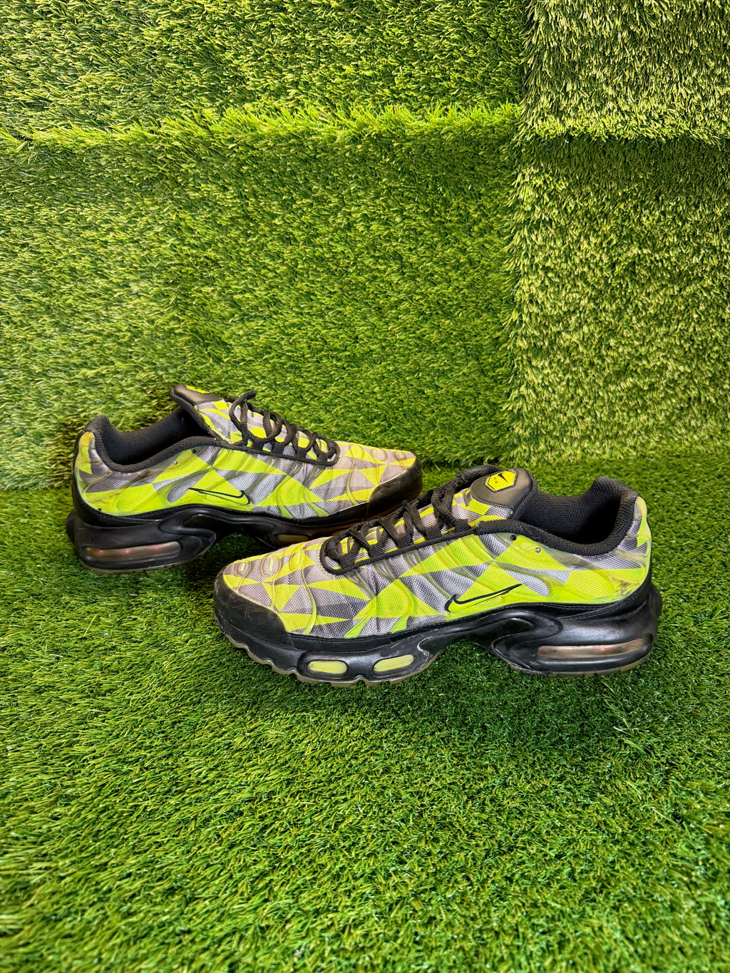 nike Tn "Volt Black Neon Green" - US 8.5