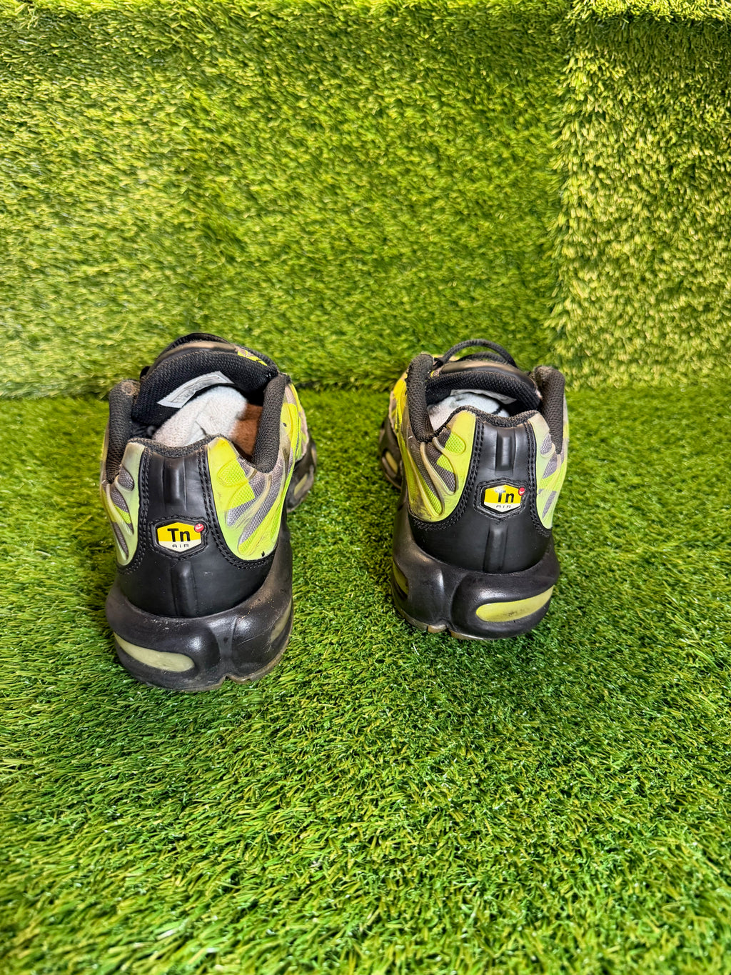 nike Tn "Volt Black Neon Green" - US 8.5